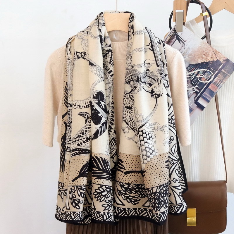 Jedwabno-wełniany szal 135 cm  – Winter Clothing Hong Kong recenzja i cena